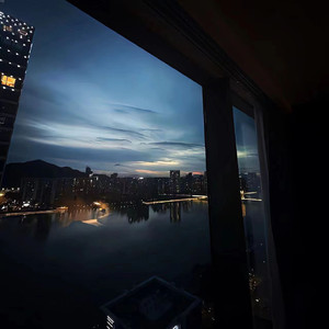 英国女人ZOZO性Zjj乱伦
